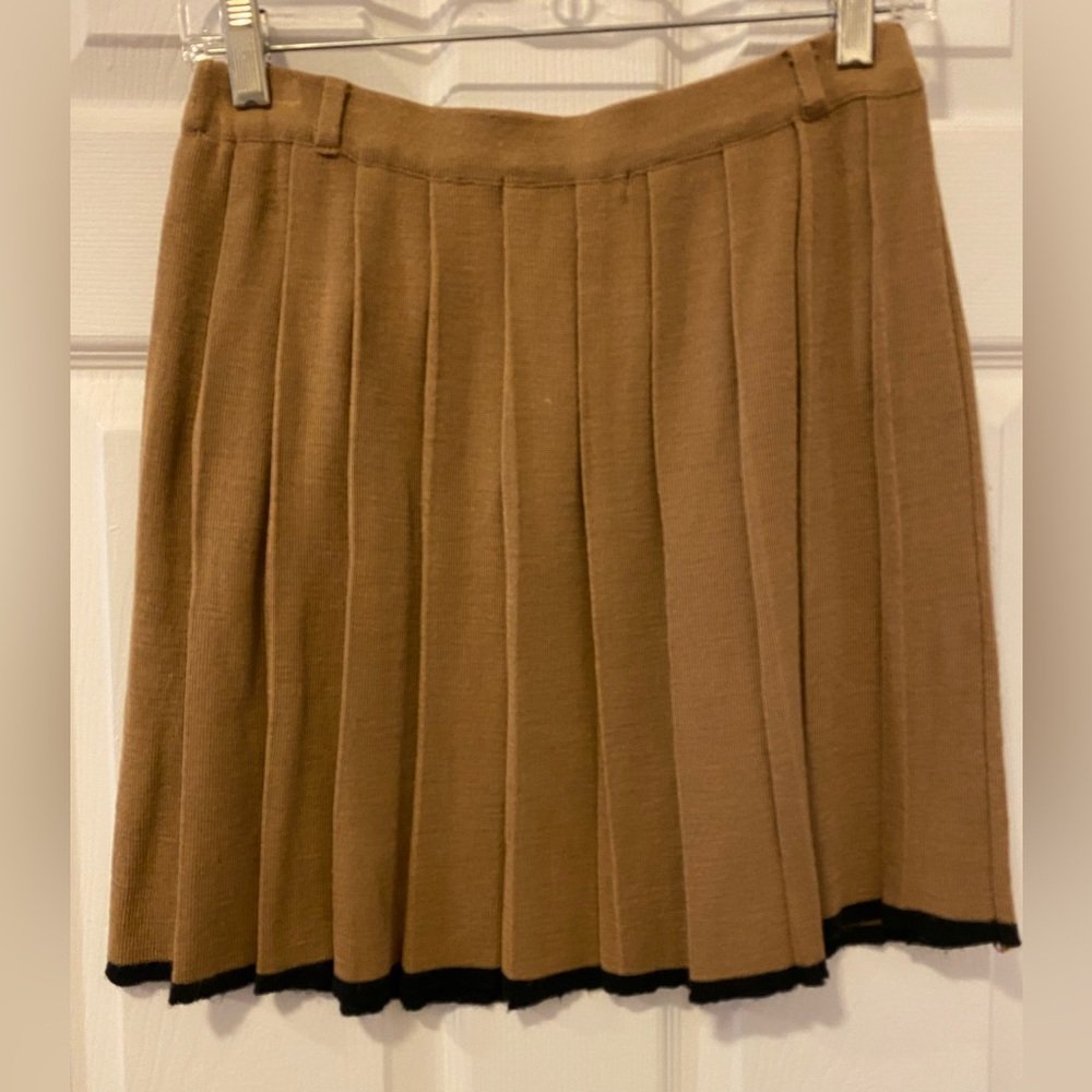 Atmosphere Pleated Skirt in Camel with Black Hem